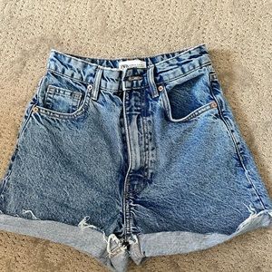 zara jean shorts / mom short raw hem (rugged blue)